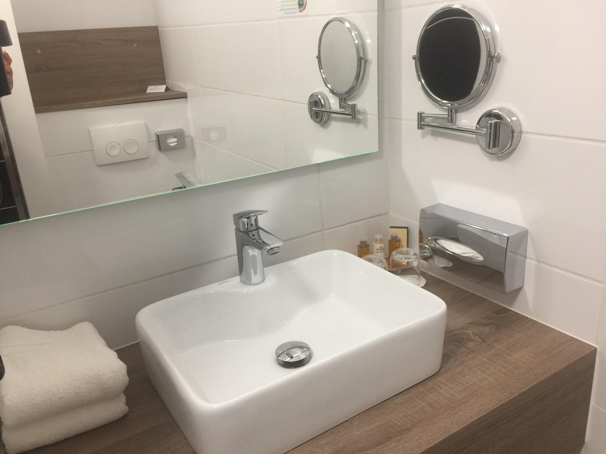 Best Western Le Vauban Прад Екстериор снимка