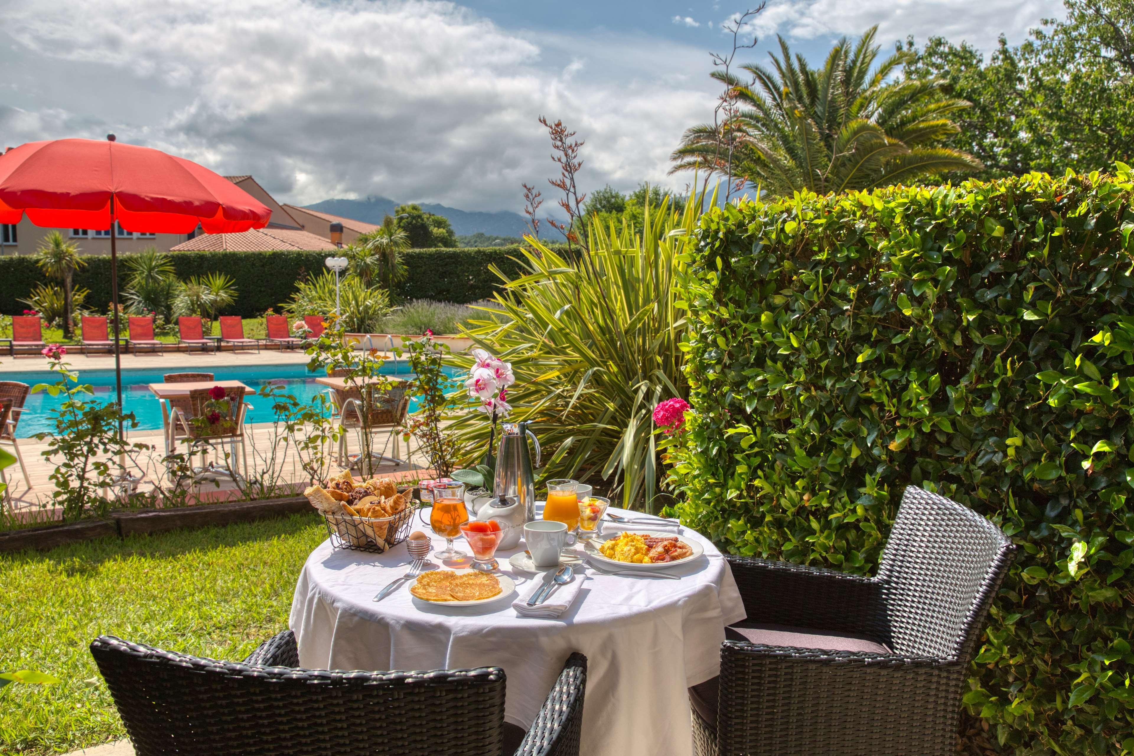 Best Western Le Vauban Прад Екстериор снимка