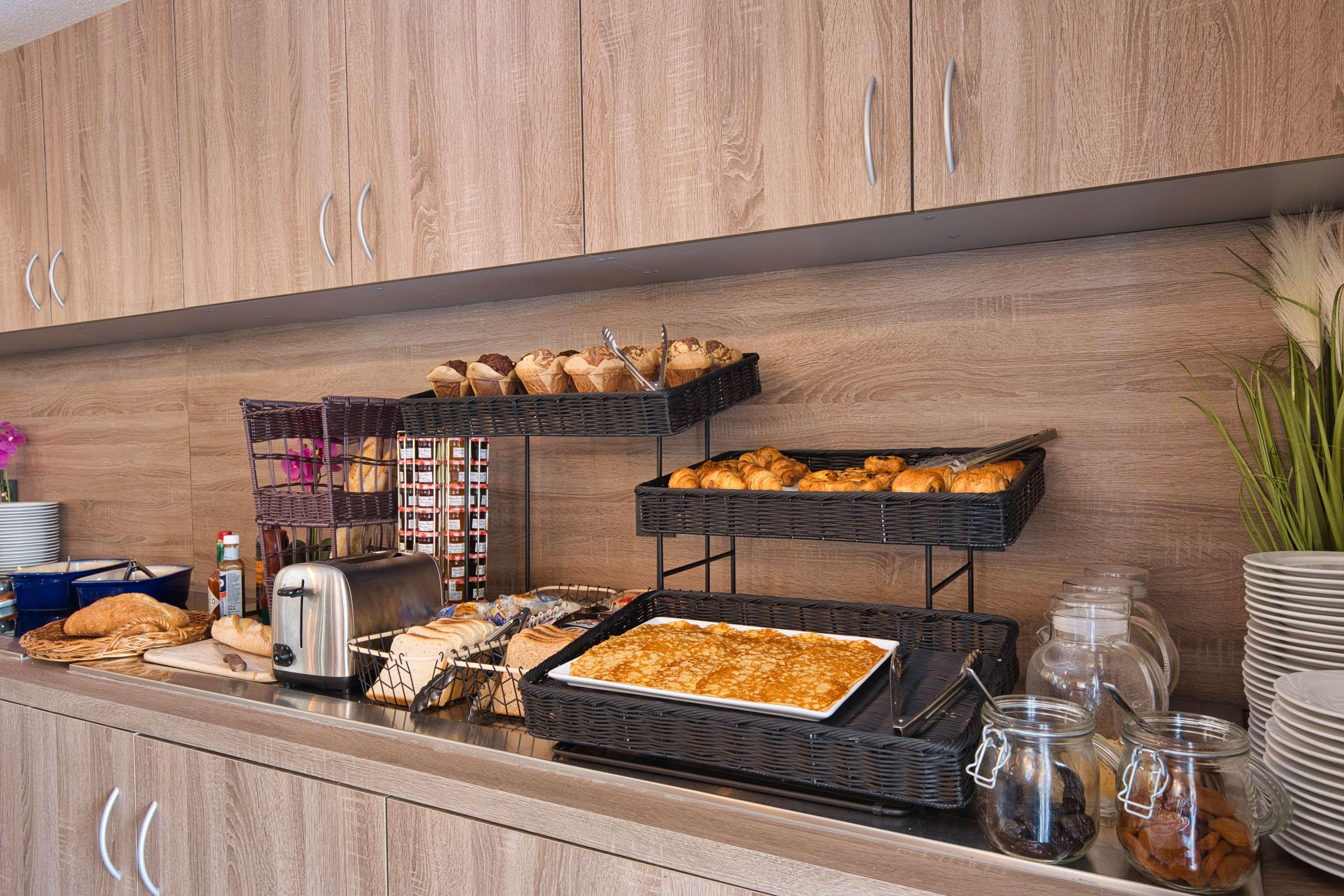 Best Western Le Vauban Прад Екстериор снимка